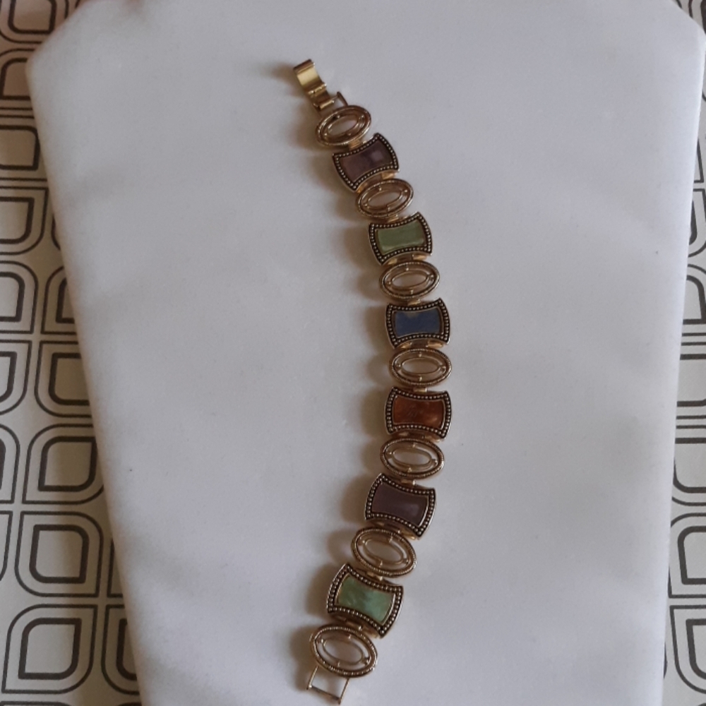 Vintage Monet Goldtone and Resin Link Bracelet